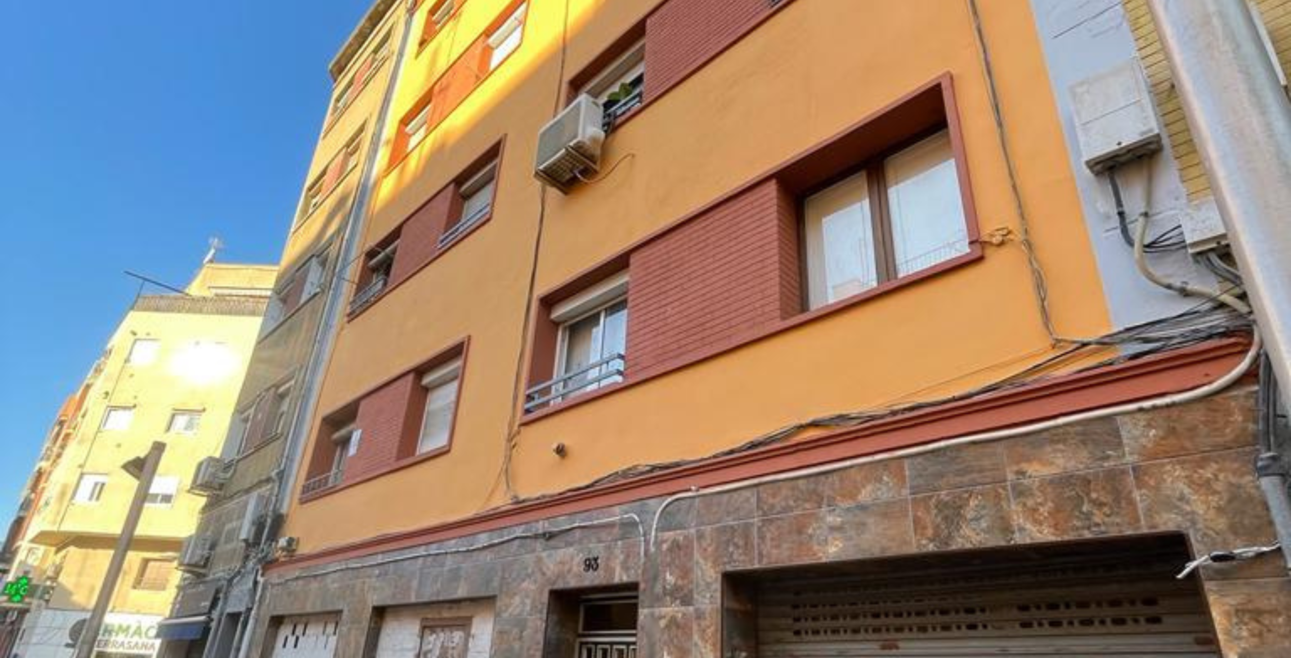 Fachada en Hospitalet de Llobregat_01