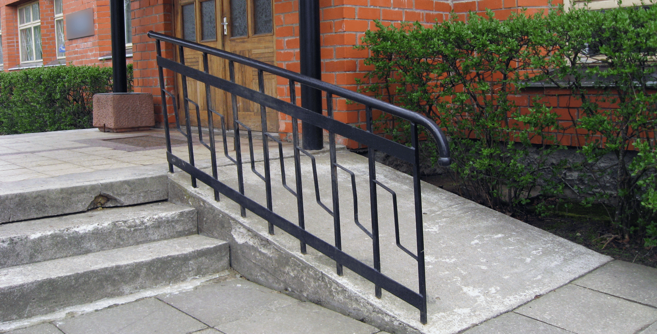 Entrada de edificio accesible