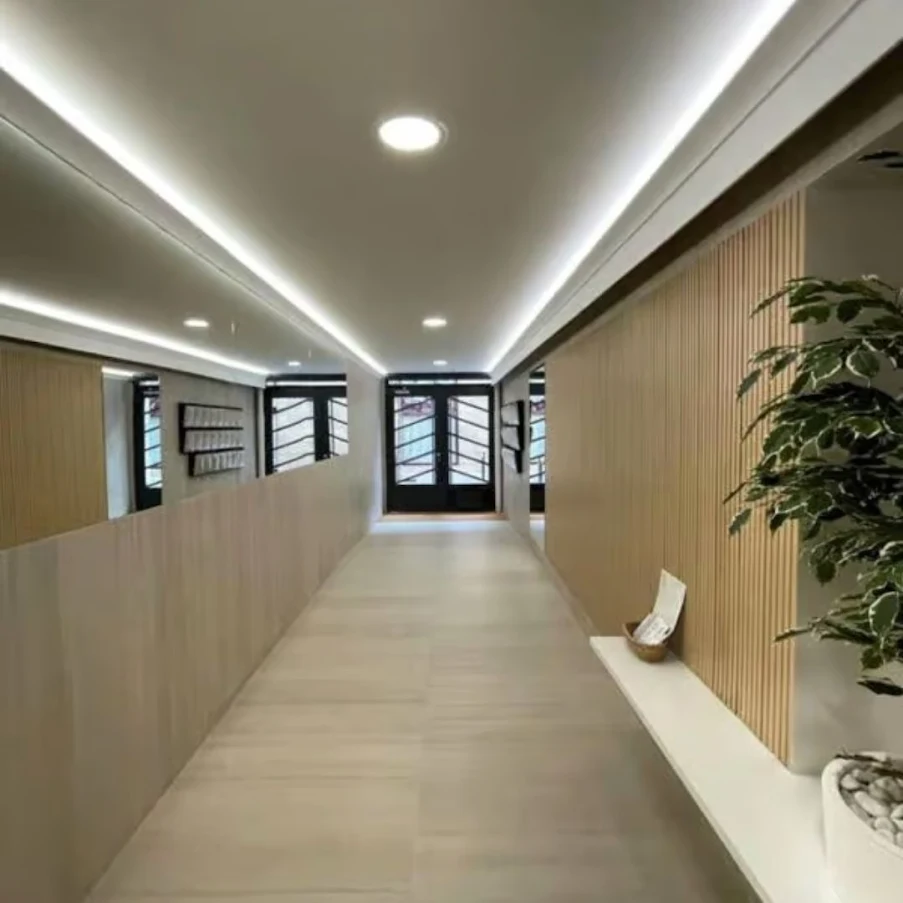 rehabilitacion entrada comunidad de vecinos despues