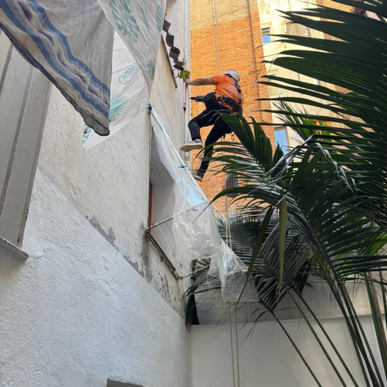 Trabajos verticales en Carrer de Sant Vicenç_03
