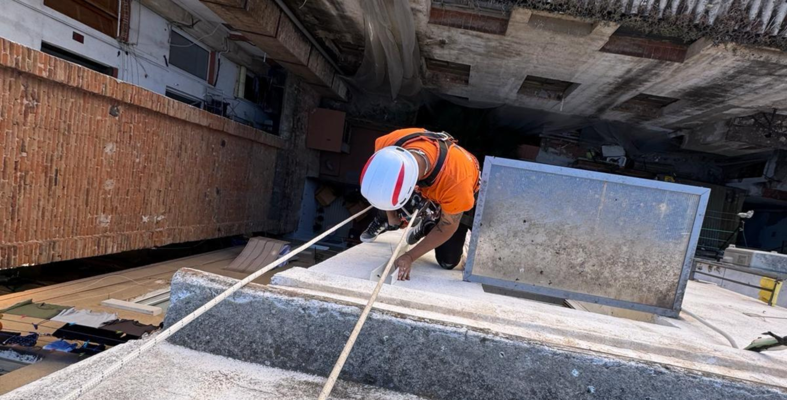Trabajos verticales en Carrer de Sant Vicenç_04