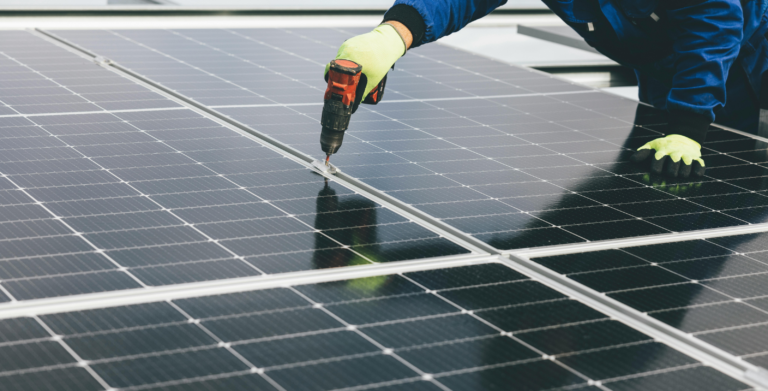 Guía de energía solar fotovoltaica: todo lo que debes saber para ahorrar en tu vivienda o comunidad